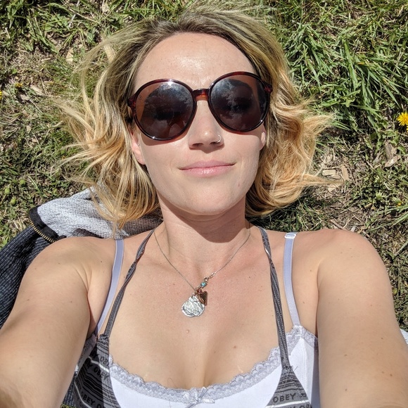 Meet your Posher, Jenna - Picture 2 of 2